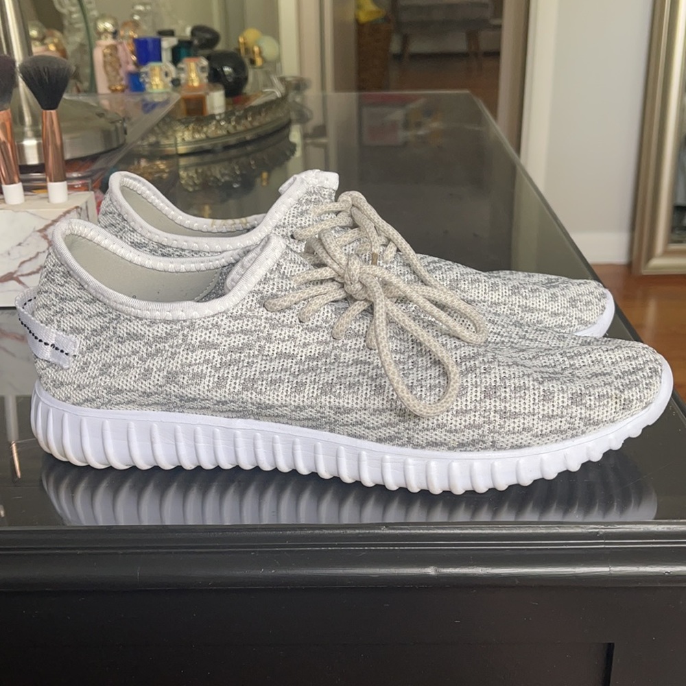 Solo sneakers